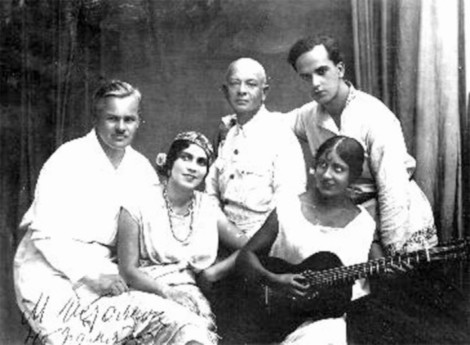 Мария Истомина, Берта Червонная. Ташкент, 1929 год.