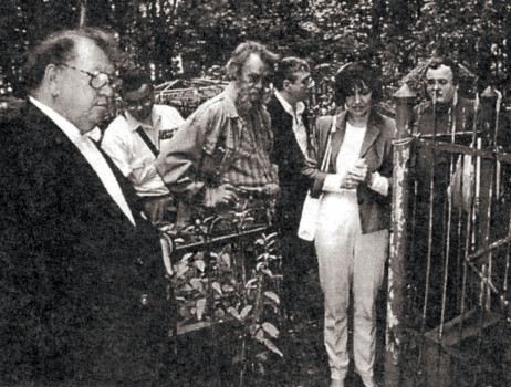 Ваганьковское кладбище. У могилы С. Орехова — его друзья