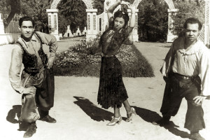 Сергей Генгель, знаменитый таборный танцор, Нина Дударева, справа - ее брат Константин Конденко, известный исполнитель “венгерки”
