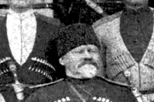 Образ Василий Михайлович, меценат школьного образования в ст. Старо-Титаровской (в центре)