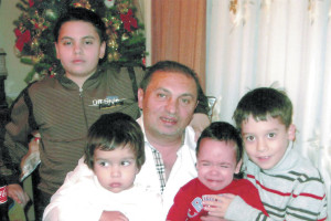 Салават Оглу с любимыми внуками