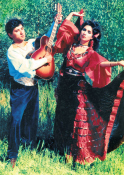 Петр Янышев с сестрой Шурой в ансамбле Жемчужного, 1992 год