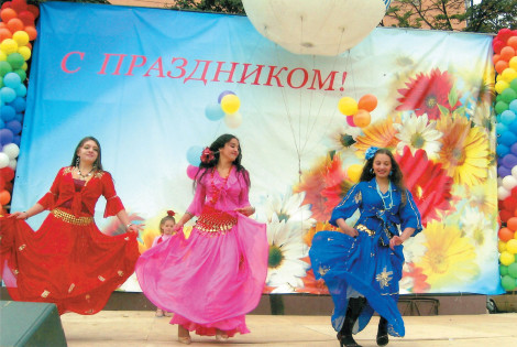 Выступает ансамбль «Ягори»