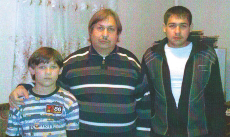 Дмитрий Дулькевич с сыновьями Алёшей и Илюшей